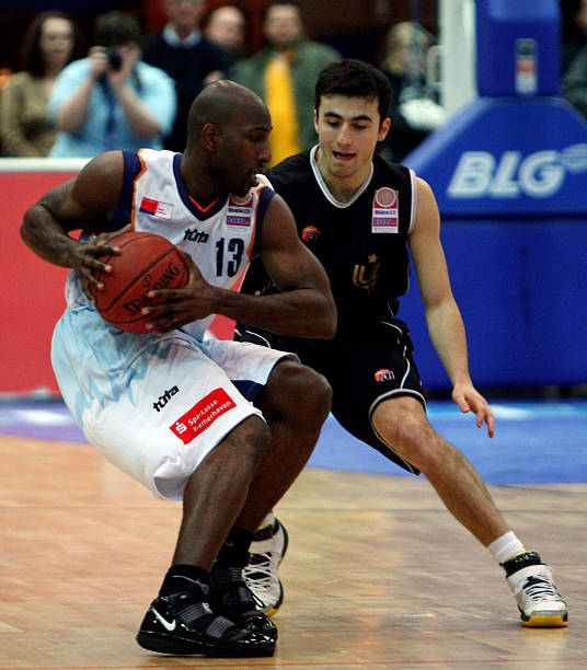 他的经历不 他的经历不